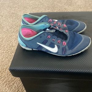 Used Nike running shoes. Missing laces